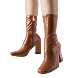 Brązowe botki na słupku Upland