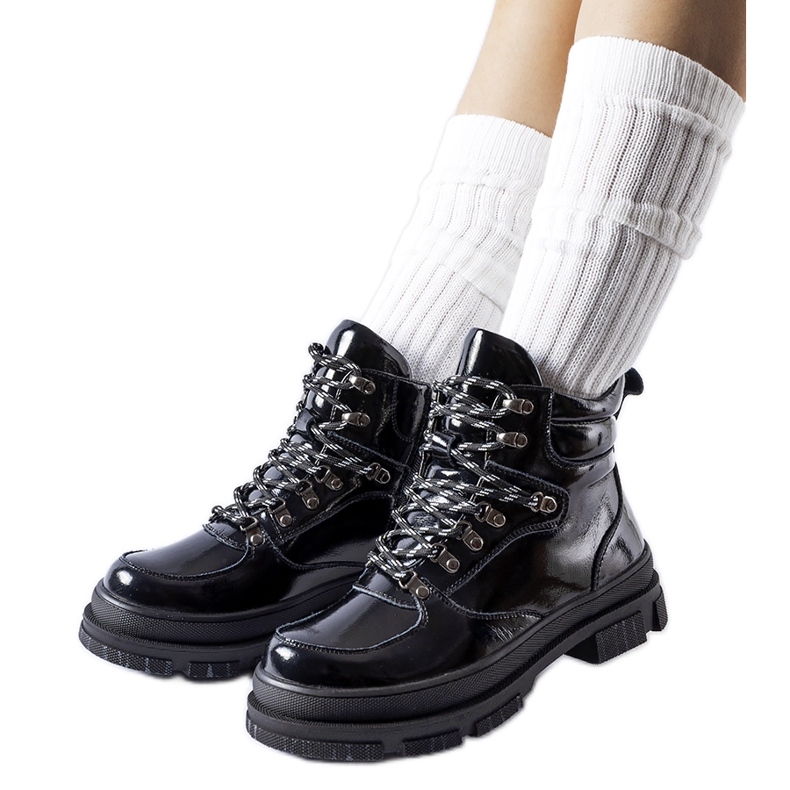 Czarne lakierowane botki Richards