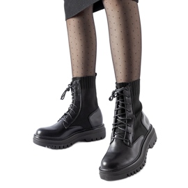 Czarne skarpetowe masywne workery Perticara