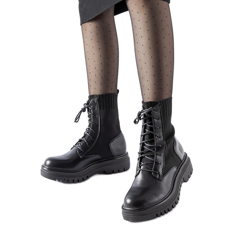 Czarne skarpetowe masywne workery Perticara