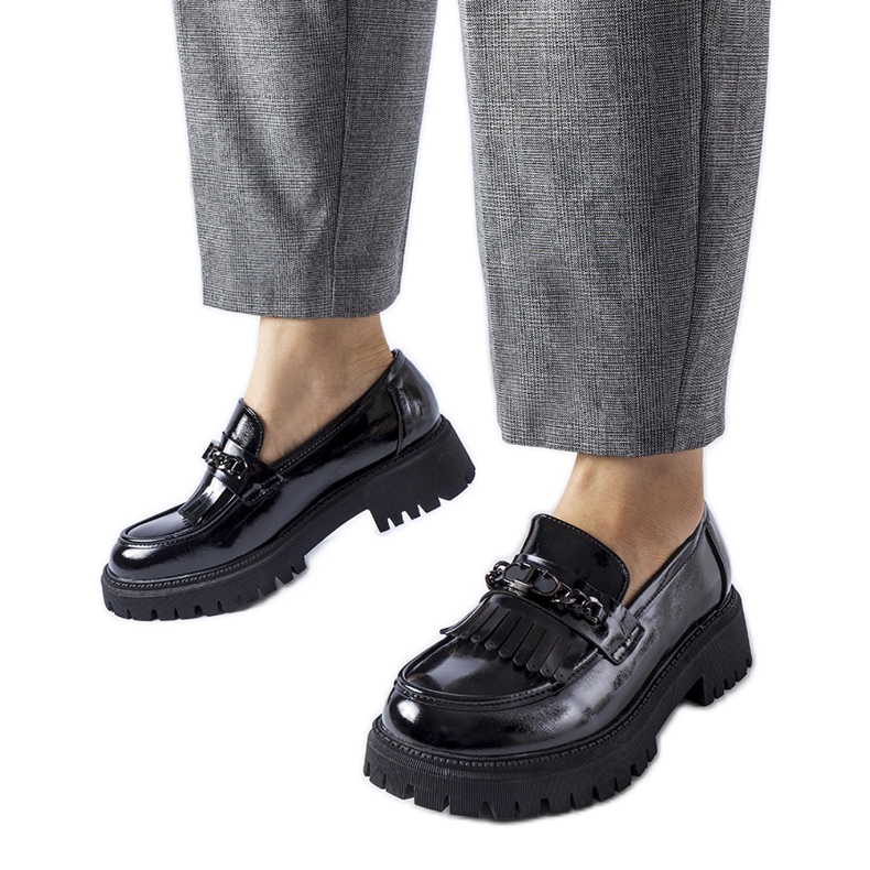 Czarne lakierowane mokasyny z klamerką Agordina