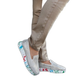 Beżowe półbuty na kolorowym koturnie beżowy