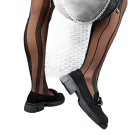 Czarne mokasyny z łańcuchem eko-zamsz