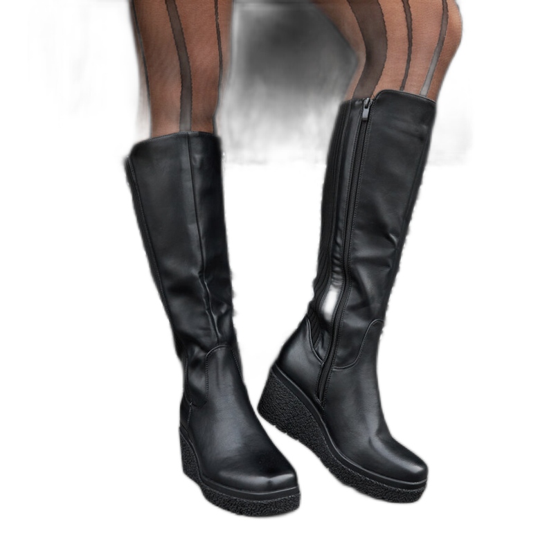 Czarne ocieplane kozaki na koturnie