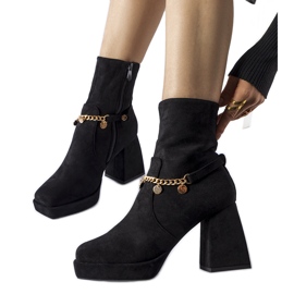 Czarne ocieplane botki z wisiorkiem Saviore