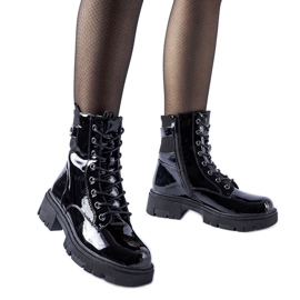 Czarne lakierowane lekko ocieplane botki Cunha