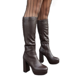 Brązowe kozaki na platformie i słupku Zoccorino