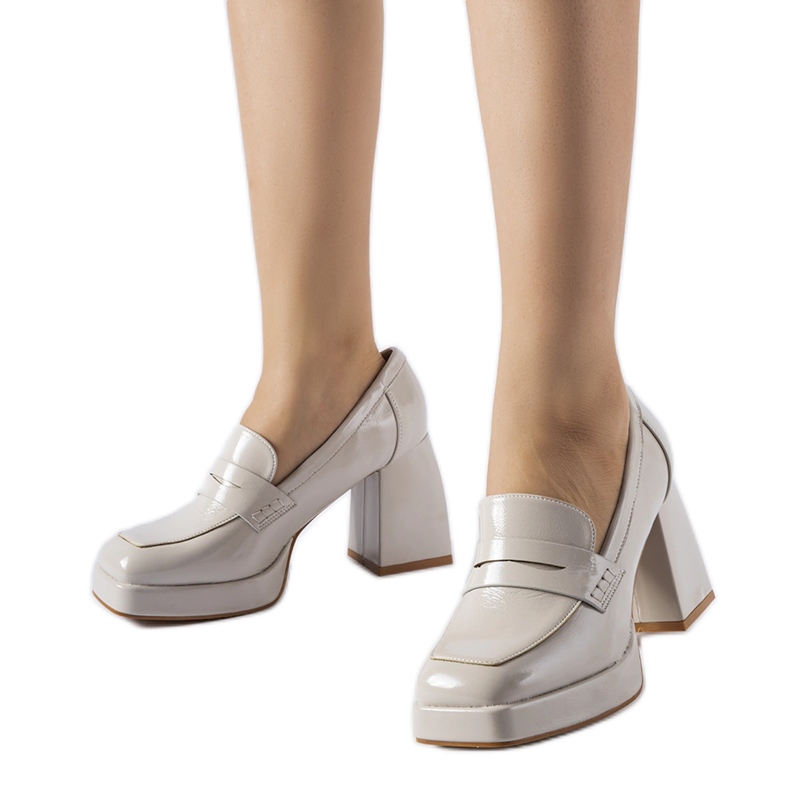 Szare lakierowane czółenka na słupku West