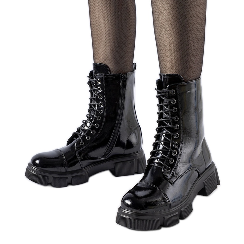 Czarne ocieplane lakierowane botki Reeds