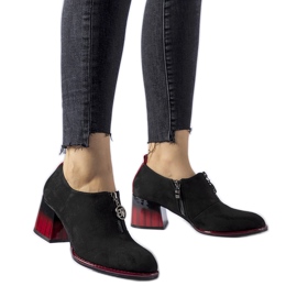 Czarne botki z czerwonym akcentem Allyriane