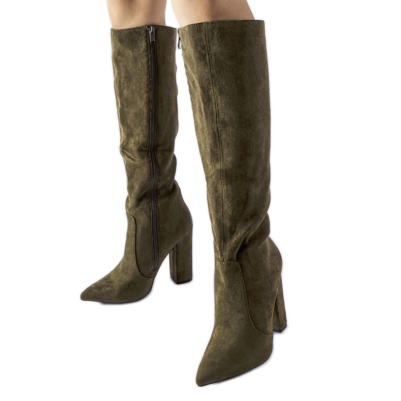 Zielone kozaki na słupku Cinq-Mars