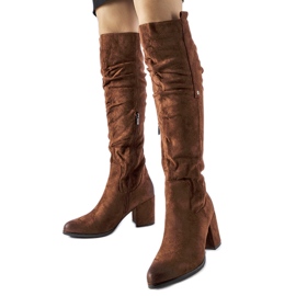 Czekoladowe kozaki na słupku eko-zamsz Neve brązowe