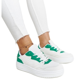 Białe sneakersy z zielonym akcentem Fournie