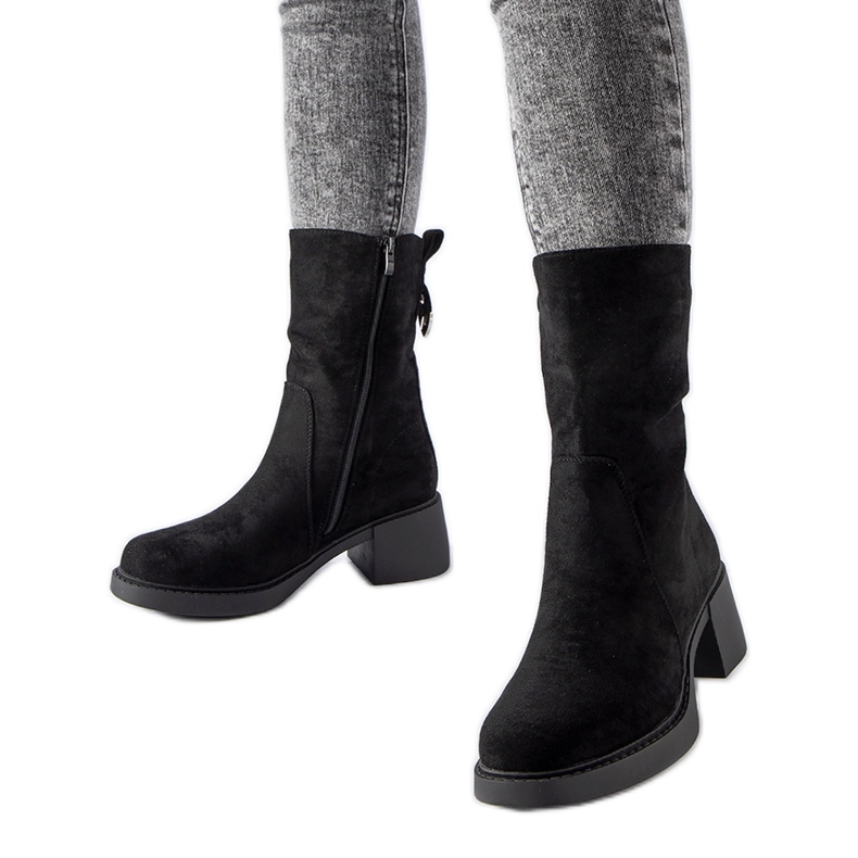 Czarne botki na słupku eko-zamsz Agordino