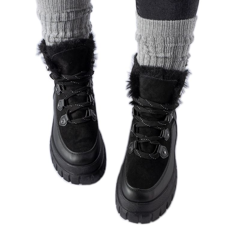 Czarne botki na masywnej podeszwie Cervantes