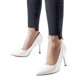 Białe lakierowane szpilki Inferiore