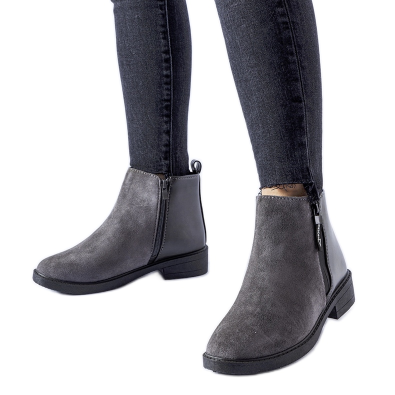 Szare botki z łączonych materiałów Sees