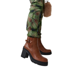 Brązowe botki na niskim słupku ze szlufką Favale