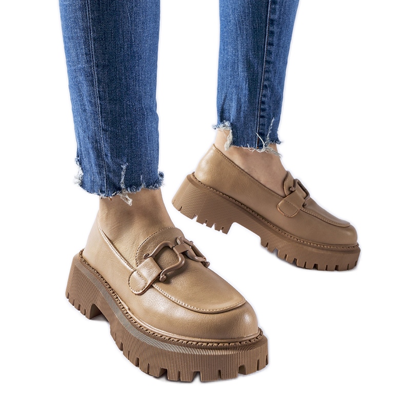 Beżowe mokasyny zdobione klamerką Cava beżowy