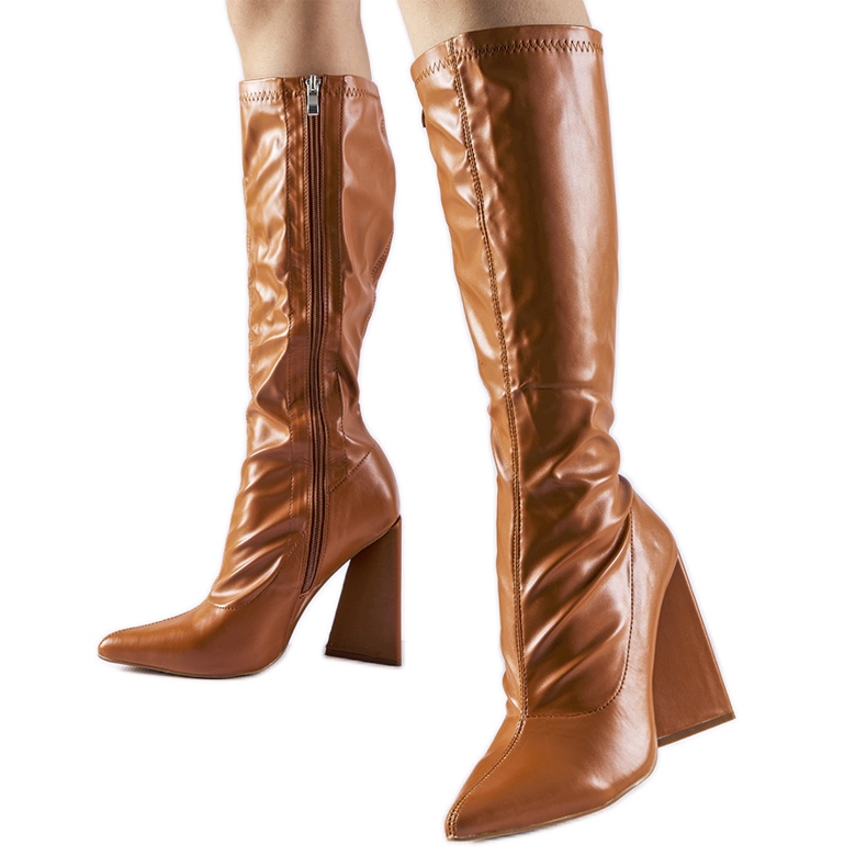 Brązowe kozaki na słupku Petrullo