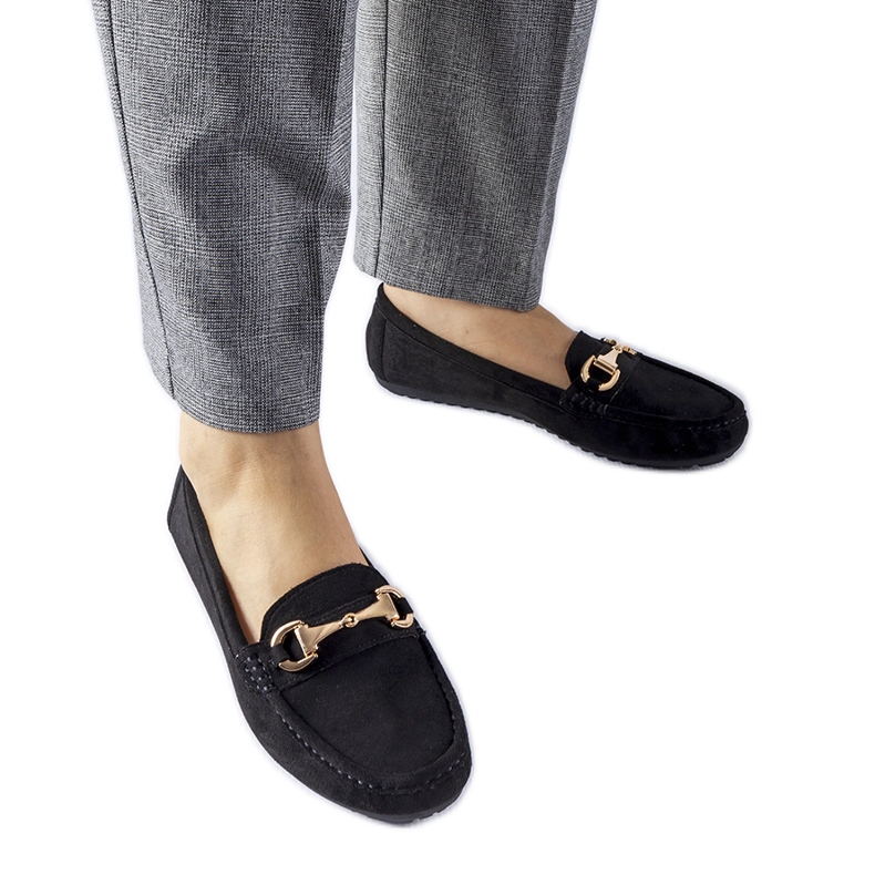 Czarne mokasyny ozdobione klamerką Fernanda