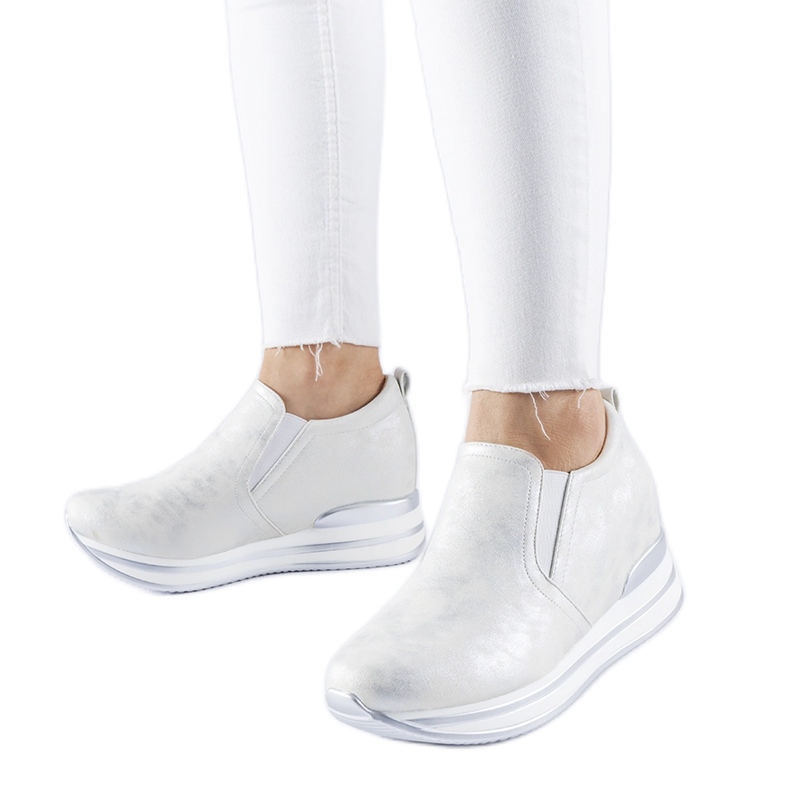Srebrne sneakersy na koturnie Alquippa srebrny