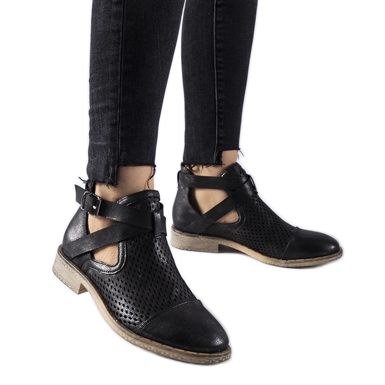 Czarne ażurowe mocno wycięte botki Kooter