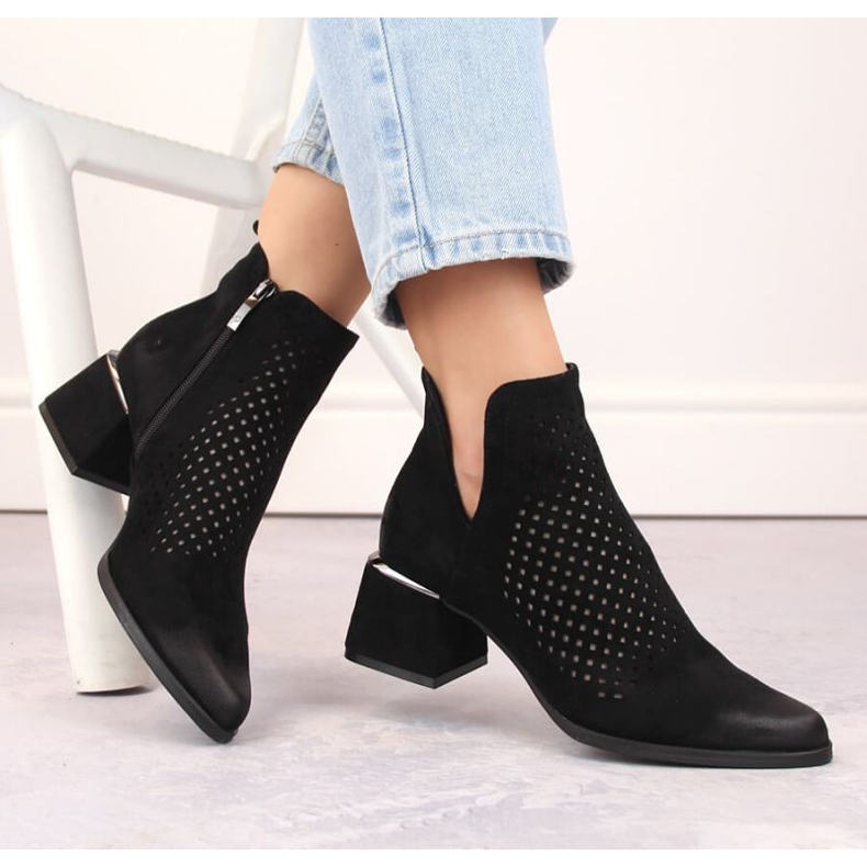 Zamszowe botki na obcasie Potocki W WOL213A czarne