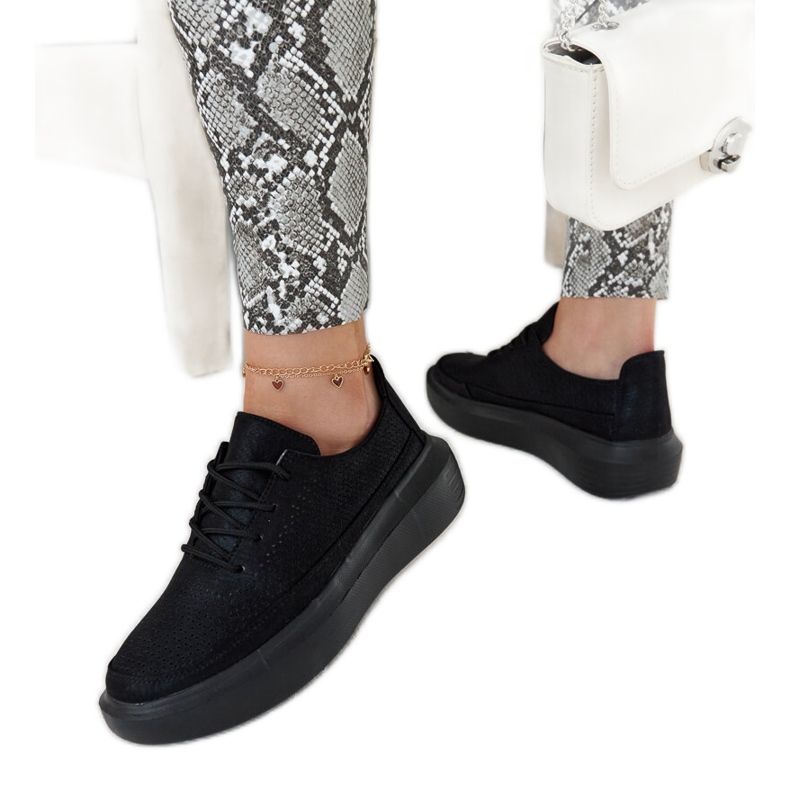 Czarne sneakersy na platformie Lori