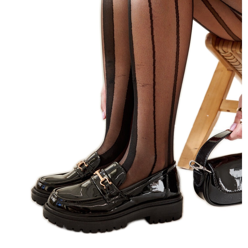 Czarne lakierowane mokasyny z klamerką Barbara