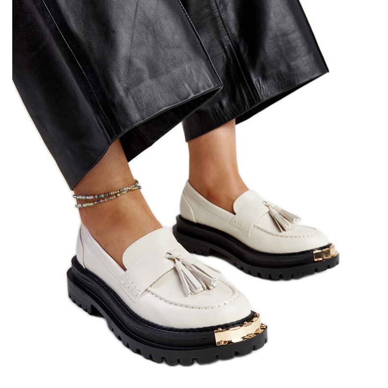 Jasnobeżowe masywne mokasyny ze złotymi wstawkami Tuga beżowy