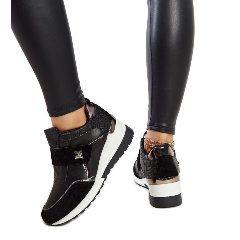 Czarne sneakersy na koturnie zapinane na rzepy Libuse