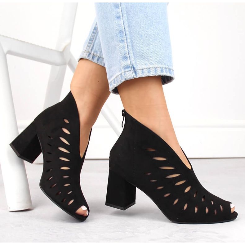 Zamszowe botki damskie ażurowe open toe czarne Potocki LE20318