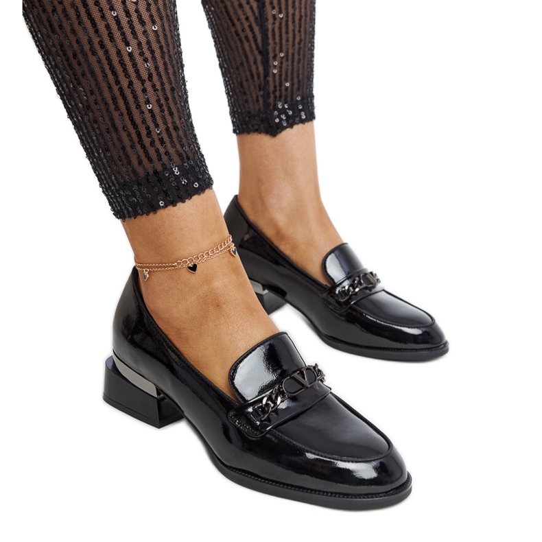 Czarne skórzane lakierowane półbuty Vinceza