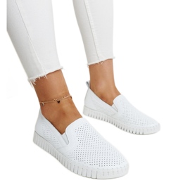 Białe ażurowe skórzane półbuty Vinceza