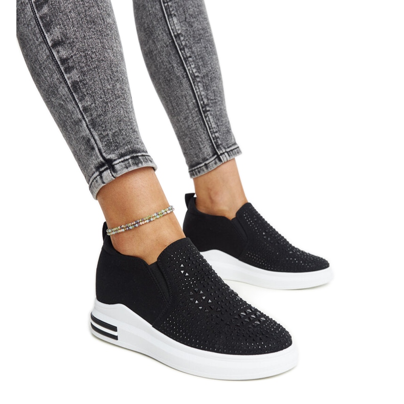 Czarne tenisówki na koturnie Fossacesia