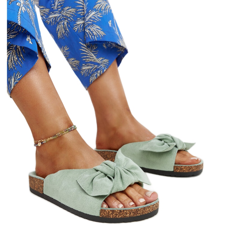 Jasnozielone klapki na korkowej podeszwie Aamu