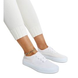 Białe materiałowe tenisówki Fantina