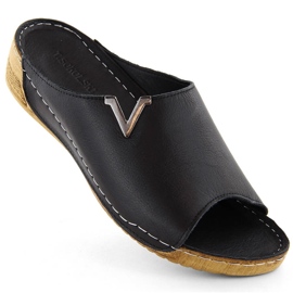 Skórzane klapki damskie czarne T.Sokolski L211