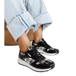 Czarne skórzane półbuty z ozdobną klamerką