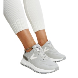 Szare sneakersy na grubszej podeszwie Cettina