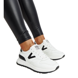 Białe sneakersy na grubszej podeszwie Cettina