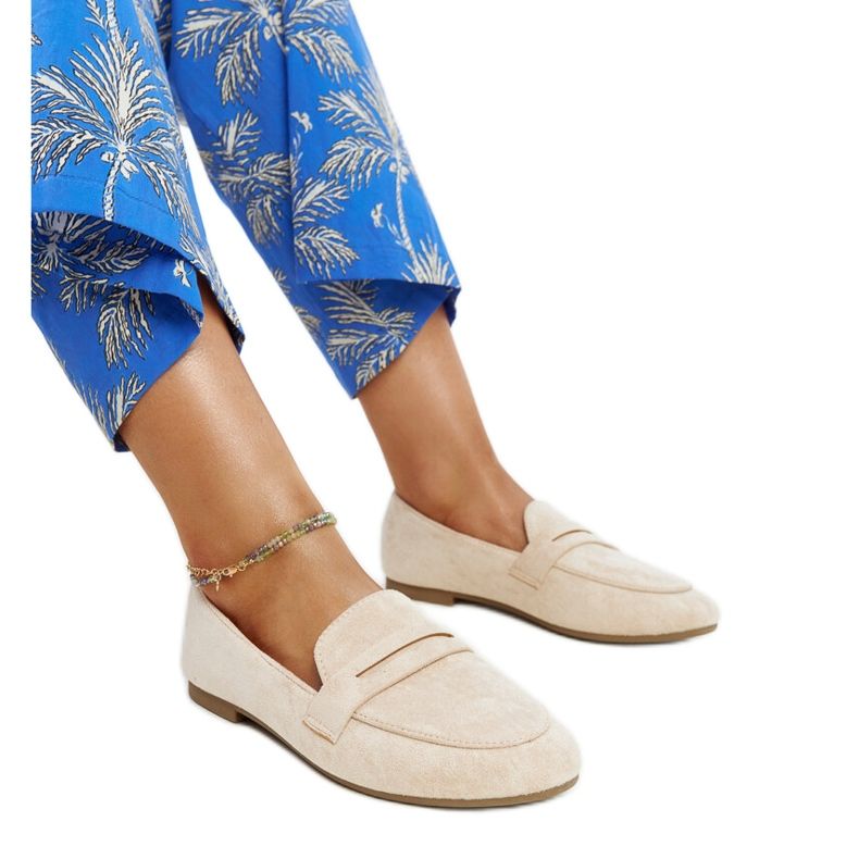 Jasnobeżowe mokasyny z eko-zamszu Hennie beżowy