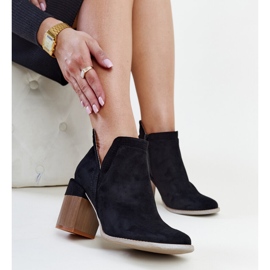 Czarne ocieplane botki asymetryczne na klocku Vanja