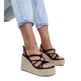 Czarne sandałki na koturnie Mara