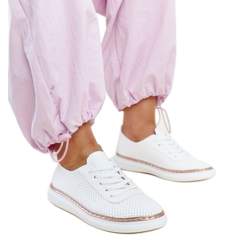 Białe ażurowe tenisówki Biserka