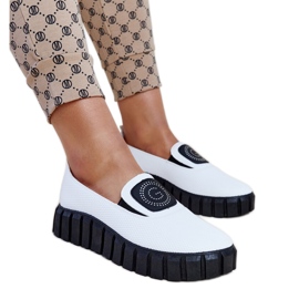 Białe półbuty na masywnej podeszwie Teska