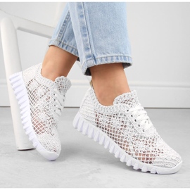 Półbuty damskie sportowe koronkowe białe T.Sokolski 1982