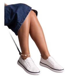 Biało-granatowe ażurowe tenisówki Biserka białe