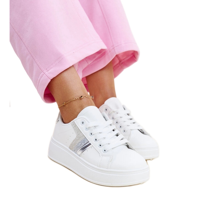 Białe sneakersy Basmalia